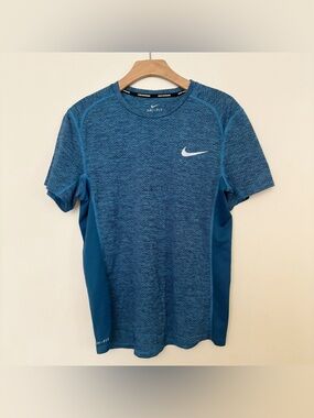 Nike Breathe Miler Running T-shirt Mens Size Medium Short Sleeve Tee Performance